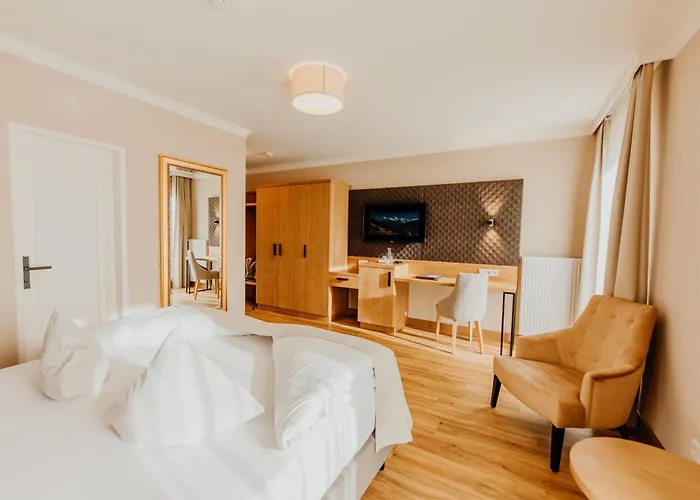 Post Seefeld - Wellnesshotel Tirol Зеефельд в Тироле