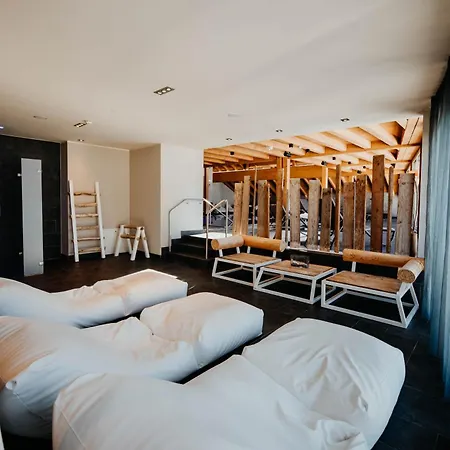 Post Seefeld - Wellnesshotel Tirol Зеефельд в Тироле